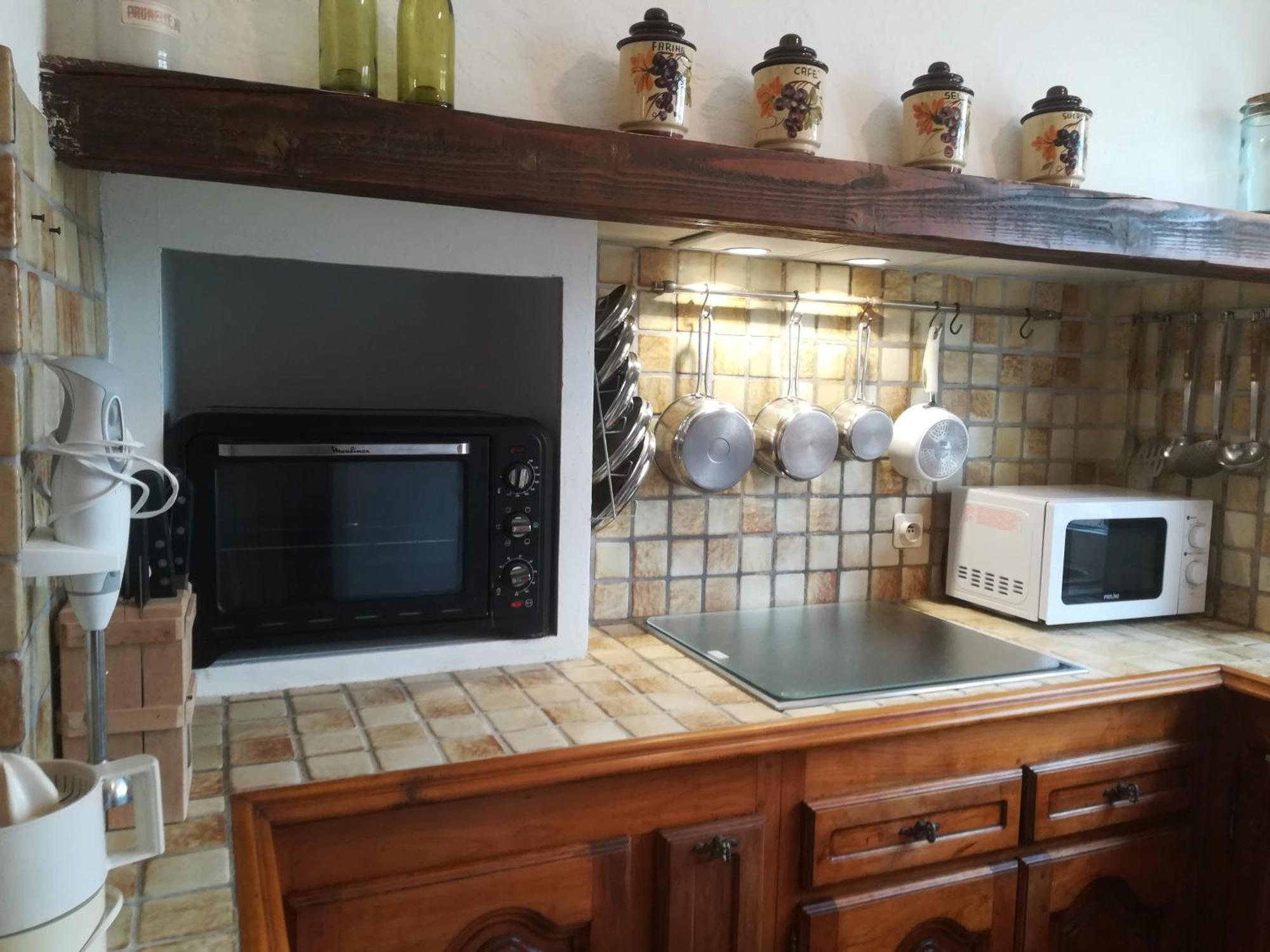 Holiday home Authentique Maison Du 17e Siecle Dans Propriete Viticole, Idealement Situee Sablet