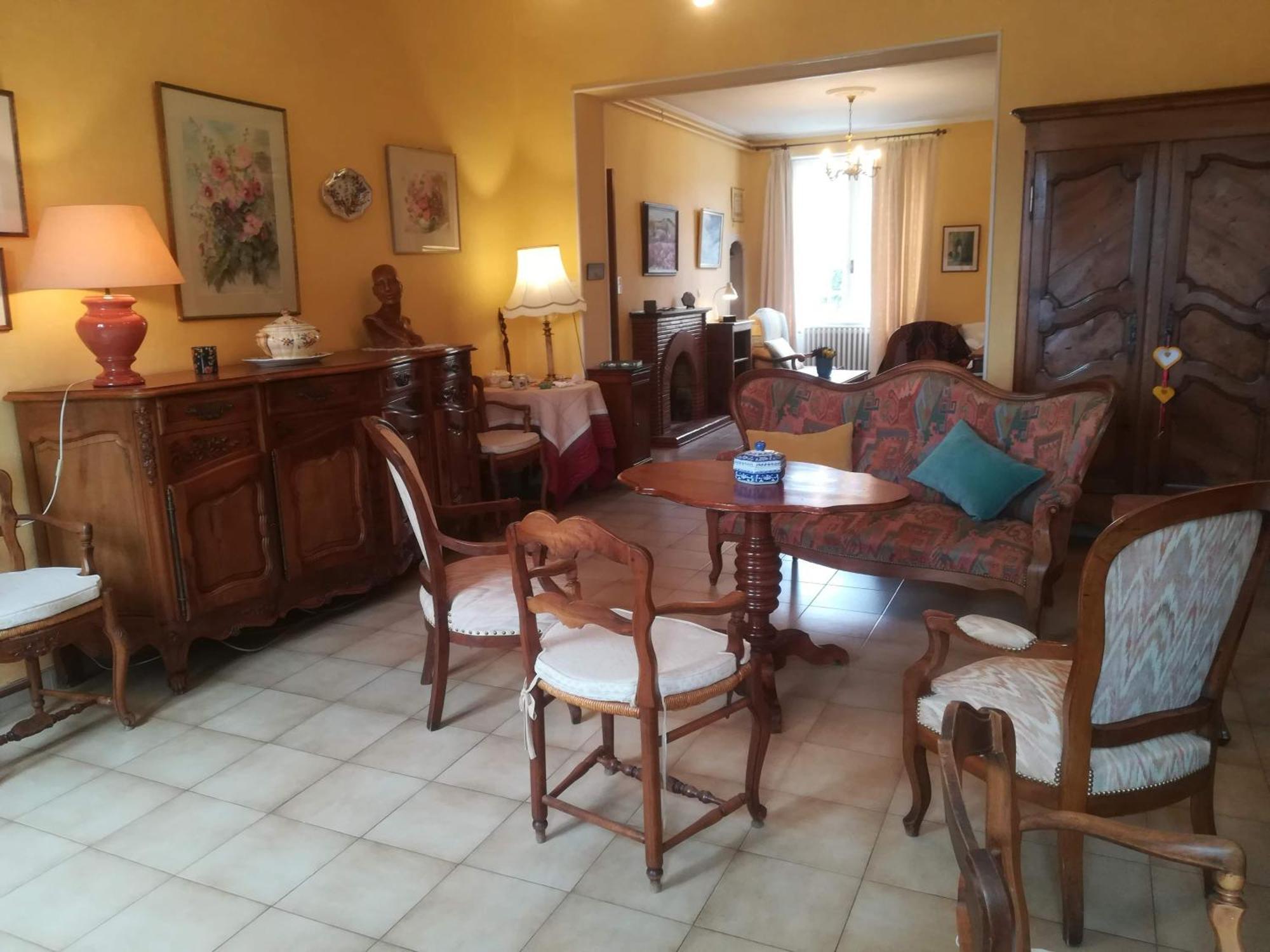 Authentique Maison Du 17e Siecle Dans Propriete Viticole, Idealement Situee
