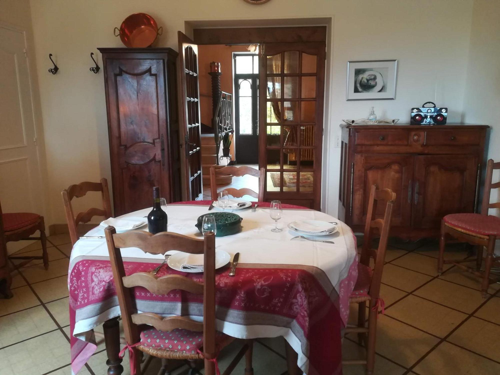 Authentique Maison Du 17e Siecle Dans Propriete Viticole, Idealement Situee