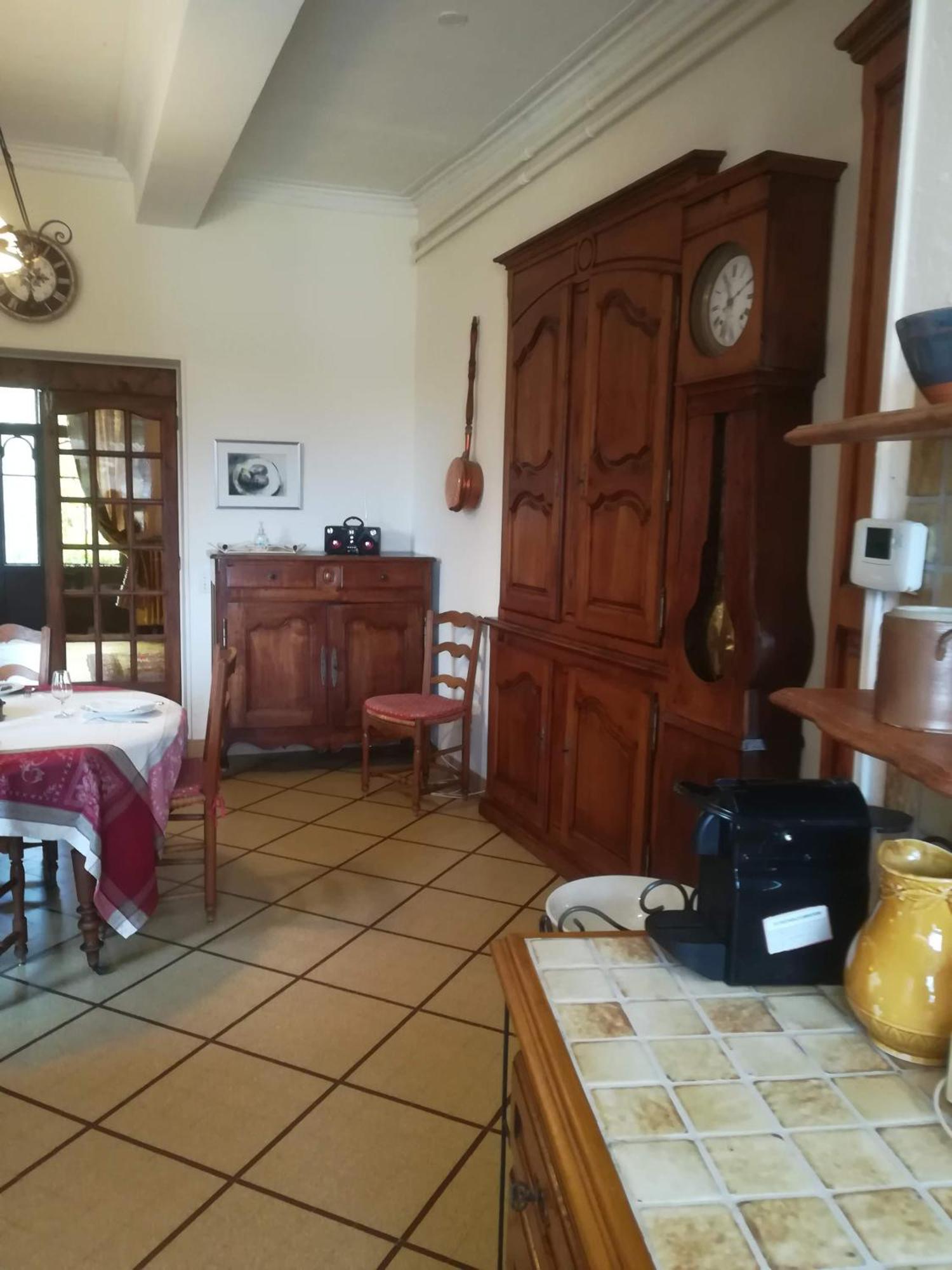 Authentique Maison Du 17e Siecle Dans Propriete Viticole, Idealement Situee